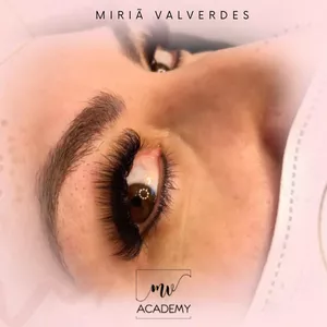 Imagem do curso Lash Designer de Sucesso - Brow Lamination, Lash Lifting e Designer de Sobrancelhas