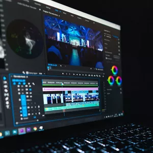 Imagen de portada para Curso online Servicios de Edición de Video Personalizados