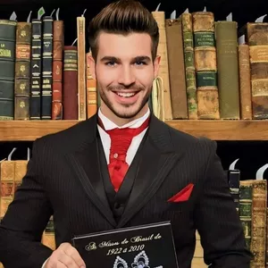Imagem de capa para o Ebook AS MISSES DO BRASIL 1ª EDIÇÃO, 1922 A 2017 (VERSÃO E-BOOK)
