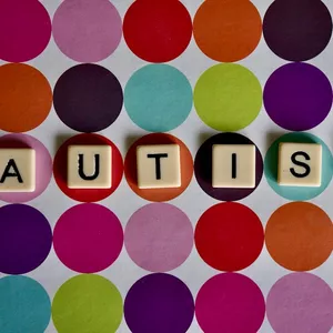 Imagem de capa para o Ebook Compreendendo as Complexidades do Autismo e TDAH na Fase Adolescente