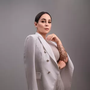 Imagem de capa para o Curso online Imersão - Pigmentos amarelos em lábios escuros