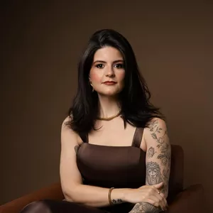 Imagem de capa para o Curso online Checklist da Imagem Sofisticada: 10 Ajustes para Ser Respeitada Imediatamente