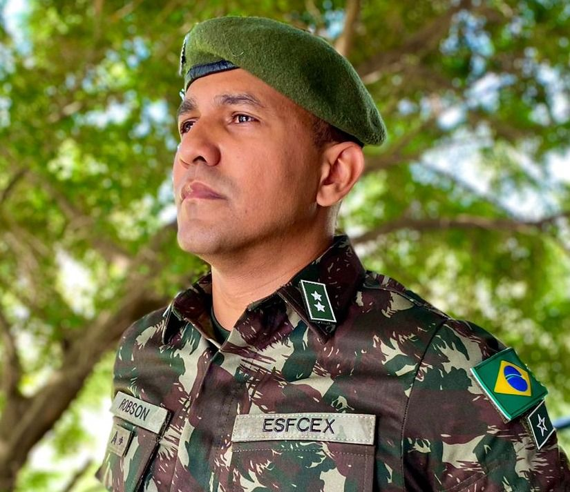 Prof. Robson Rodrigues - Aprovado EsFCEx