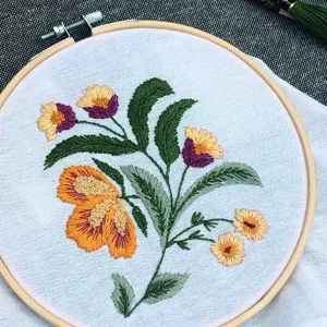 Imagen de portada para Curso online Bordado en crewel