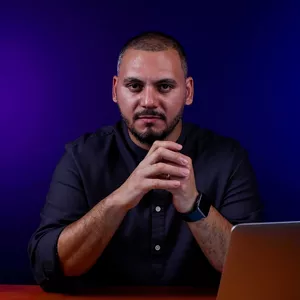 Imagem de capa para o Curso online Andrômeda Meta AI