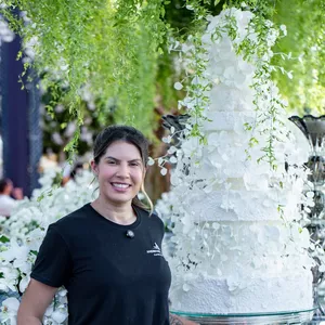 Imagem de capa para o Curso online Domine o Mercado de Casamentos de Luxo: Mentoria para Confeiteiras