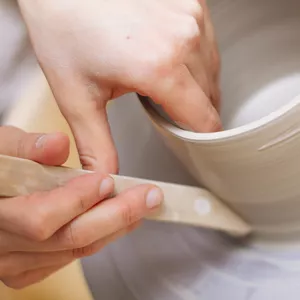 Imagen de portada para Curso online TORNO CERÁMICO DE CERO A 100