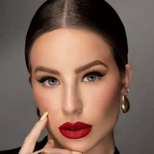 Imagem do curso Automaquiagem Por Tetê Clementino