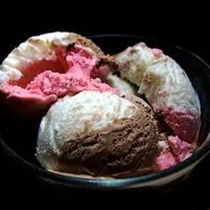 Imagem de capa para o Ebook Como fazer sorvete caseiro e 10 receitas