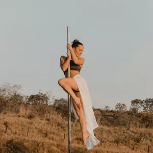 Imagem de capa para o Curso online Pole Dance para Iniciantes