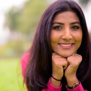 🔹Elena P., Analista de Comercio Exterior.