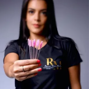 Imagem de capa para o Ebook Curso Completo de Design de Sobrancelhas: Do Iniciante ao Profissional