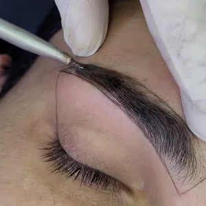 Imagem de capa para o Curso online Curso Completo de Designer de Sobrancelhas: Do Básico ao Avançado