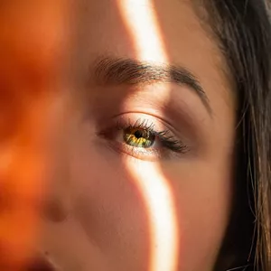 Imagen de portada para Curso online Transforma tu Pasión por la Belleza en una Fuente de Ingresos