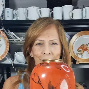 Imagem de capa para o Curso online Técnica Sharon  na Pintura em Porcelana