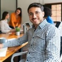 🔹 Luis A., auxiliar contable