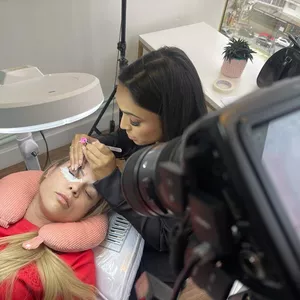 Imagem do curso Curso Extensão de Cílios com Bônus