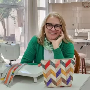 Imagem de capa para o Curso online Tingindo com Lia Rosabel - Antigo