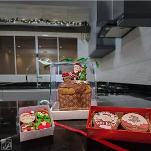 Imagem de capa para o Curso online Crie um Natal Encantador: Modelagem com Pasta de Leite Ninho