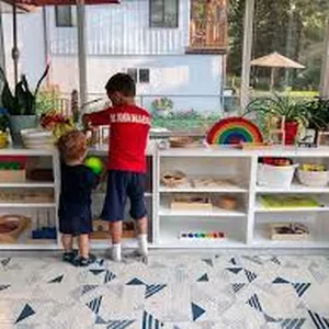 Imagen de portada para Ebook Criando con amor y autonomía: como aplicar Montessori en la vida diaria.