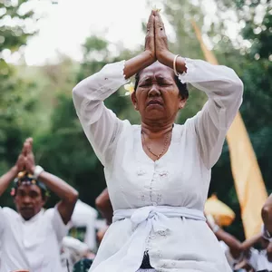 Imagem de Pluralismo Religioso e Diálogo Macro-ecumênico criado por Maestra Cursos na hotmart